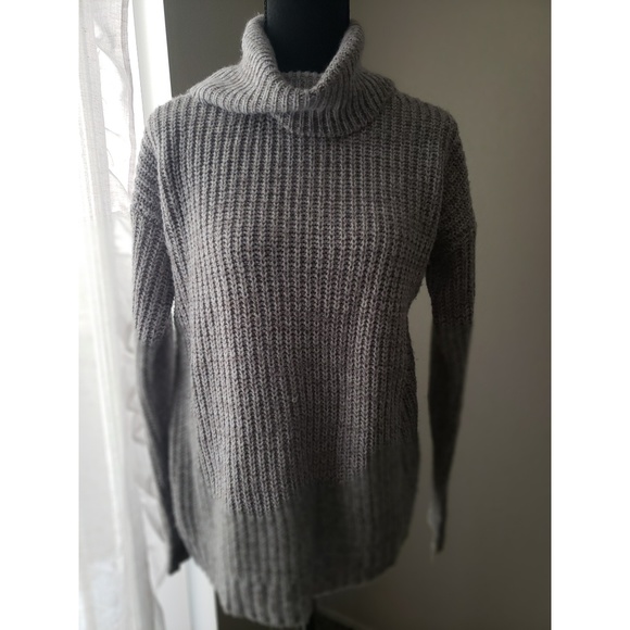 Forever 21 Sweaters - Forever 21 turtle neck sweater